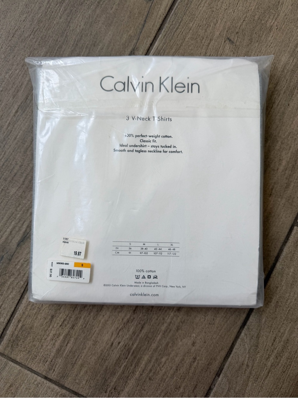 Calvin Klein 3 V-Neck T-shirts - Picture 2 of 3